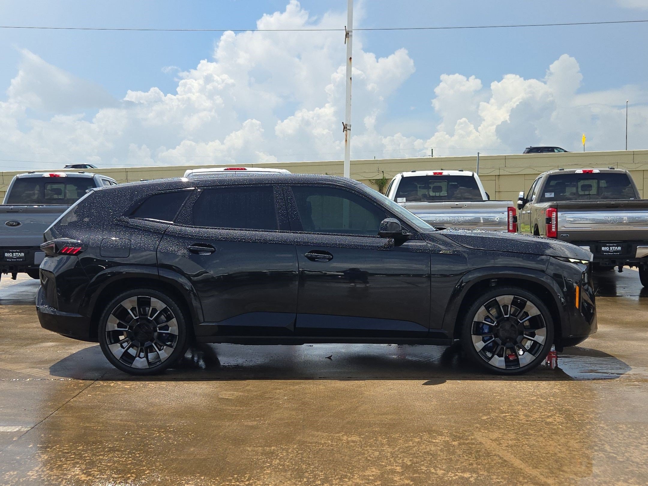 Used 2023 BMW XM AWD/4WD image 2