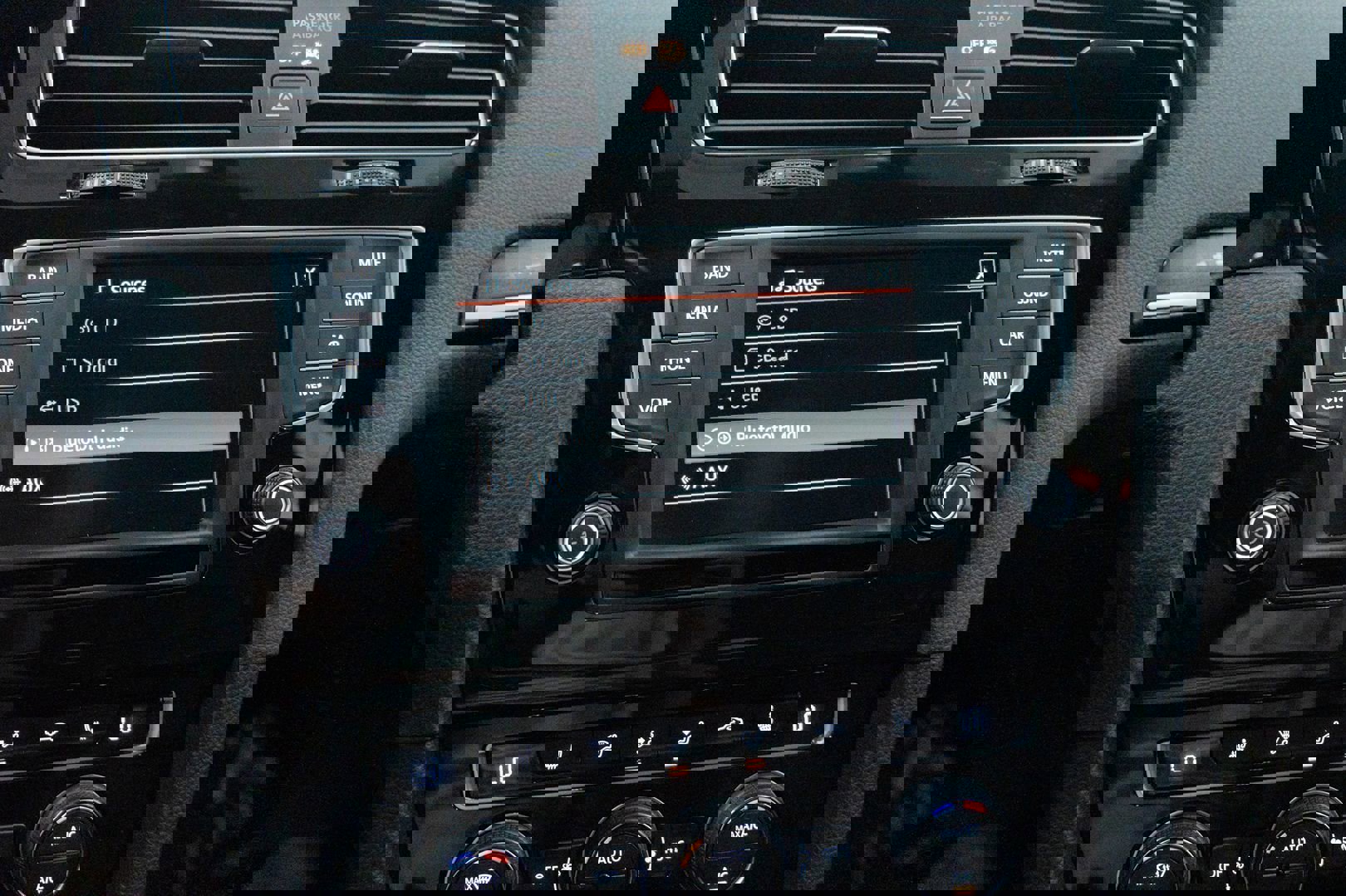 Used 2016 Volkswagen Golf 4-Door image 32