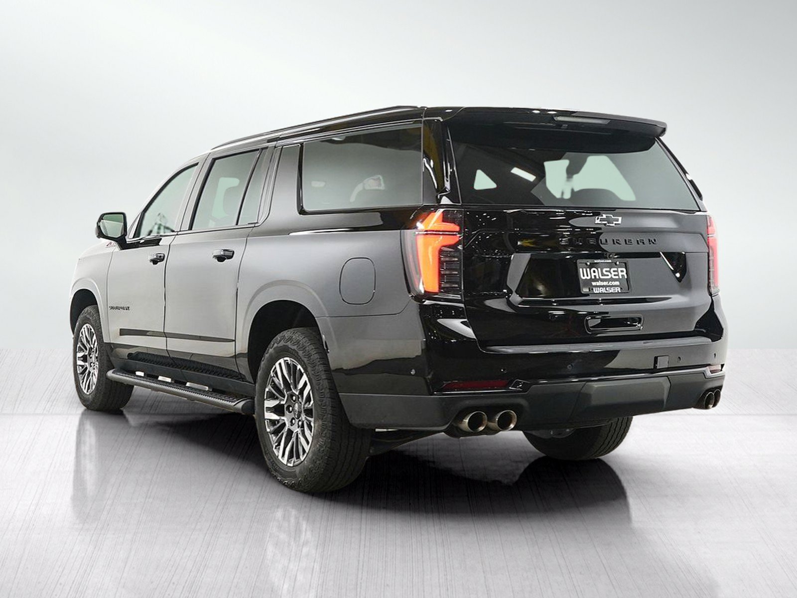 Used 2025 Chevrolet Suburban Z71 AWD/4WD image 4