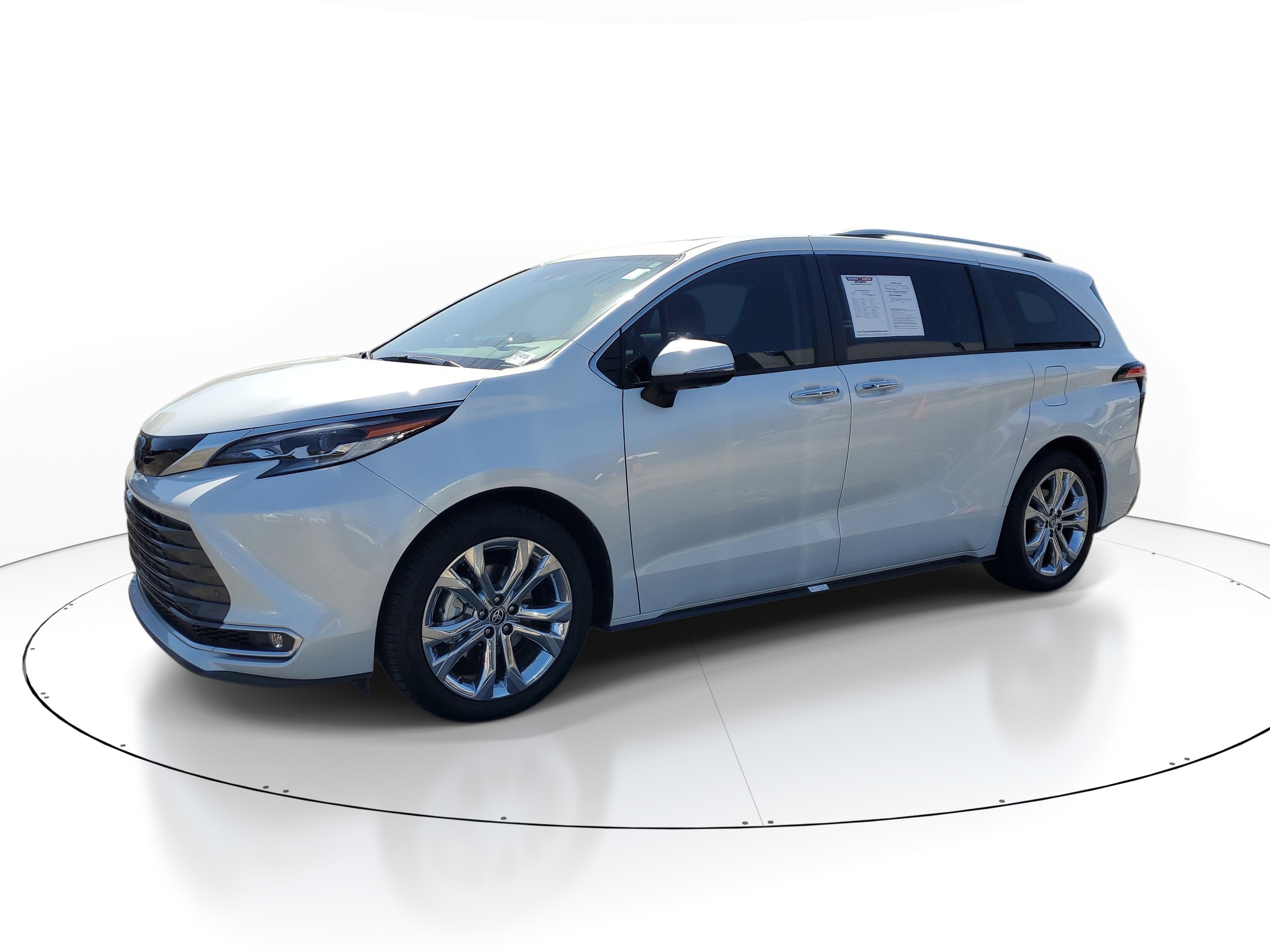 Used 2023 Toyota Sienna Platinum image 3