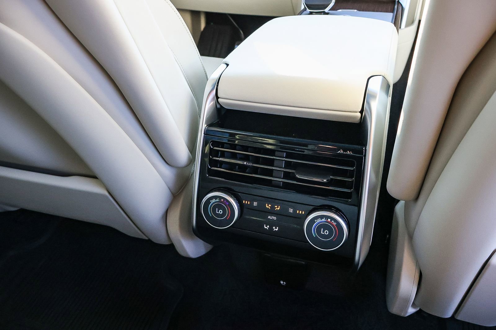 New 2026 Land Rover Range Rover SE image 20