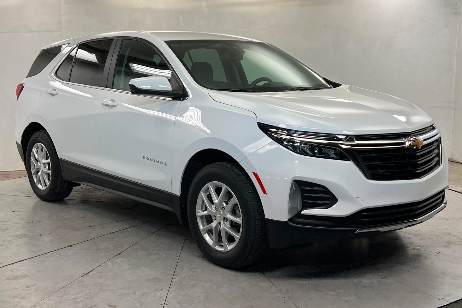 Used 2023 Chevrolet Equinox LT w/ LPO, Floor Liner Package image 8