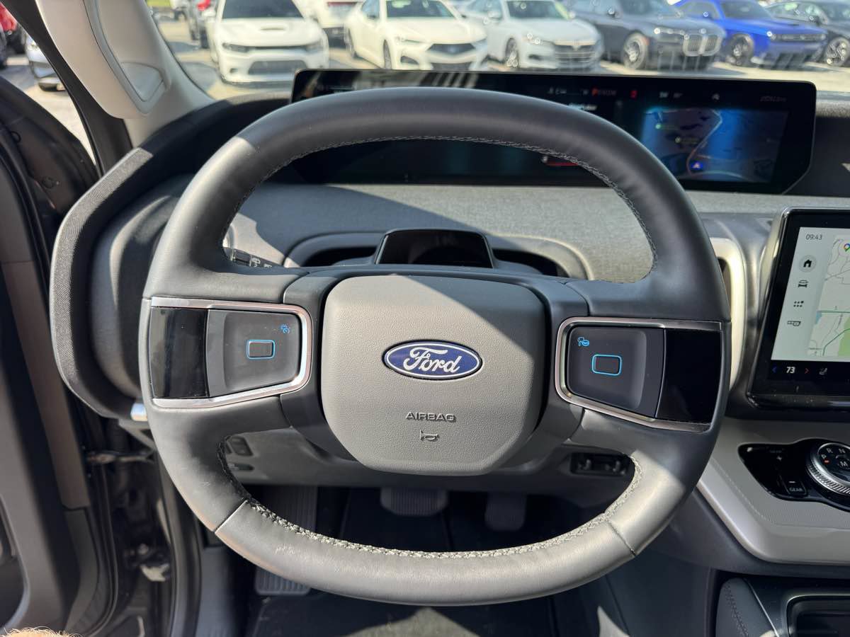 Used 2025 Ford Expedition Active AWD/4WD image 19