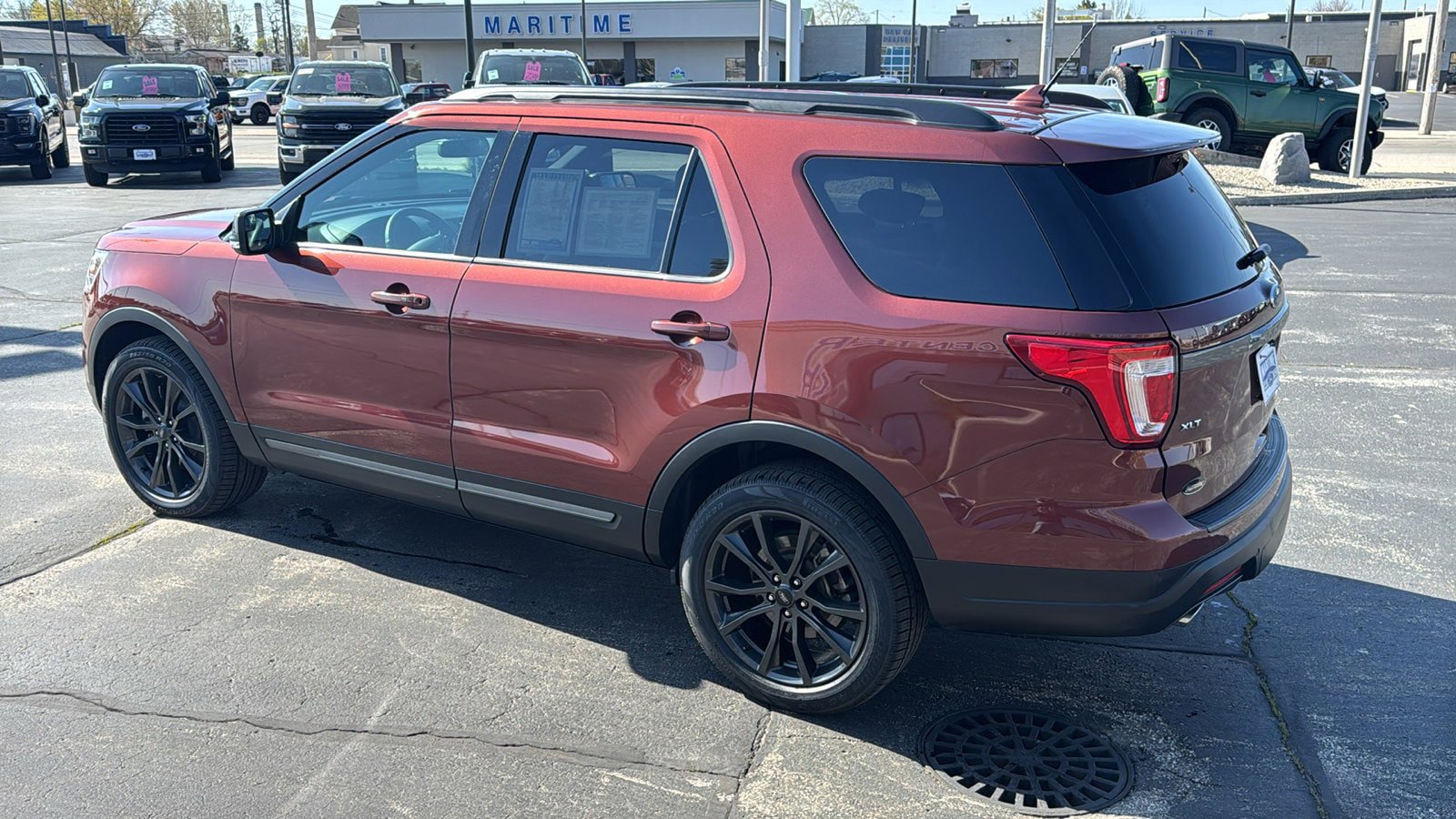 Used 2018 Ford Explorer XLT w/ Equipment Group 202A AWD/4WD image 7