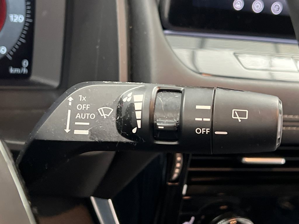 Used 2025 Nissan Rogue SL w/ Tech Package image 43