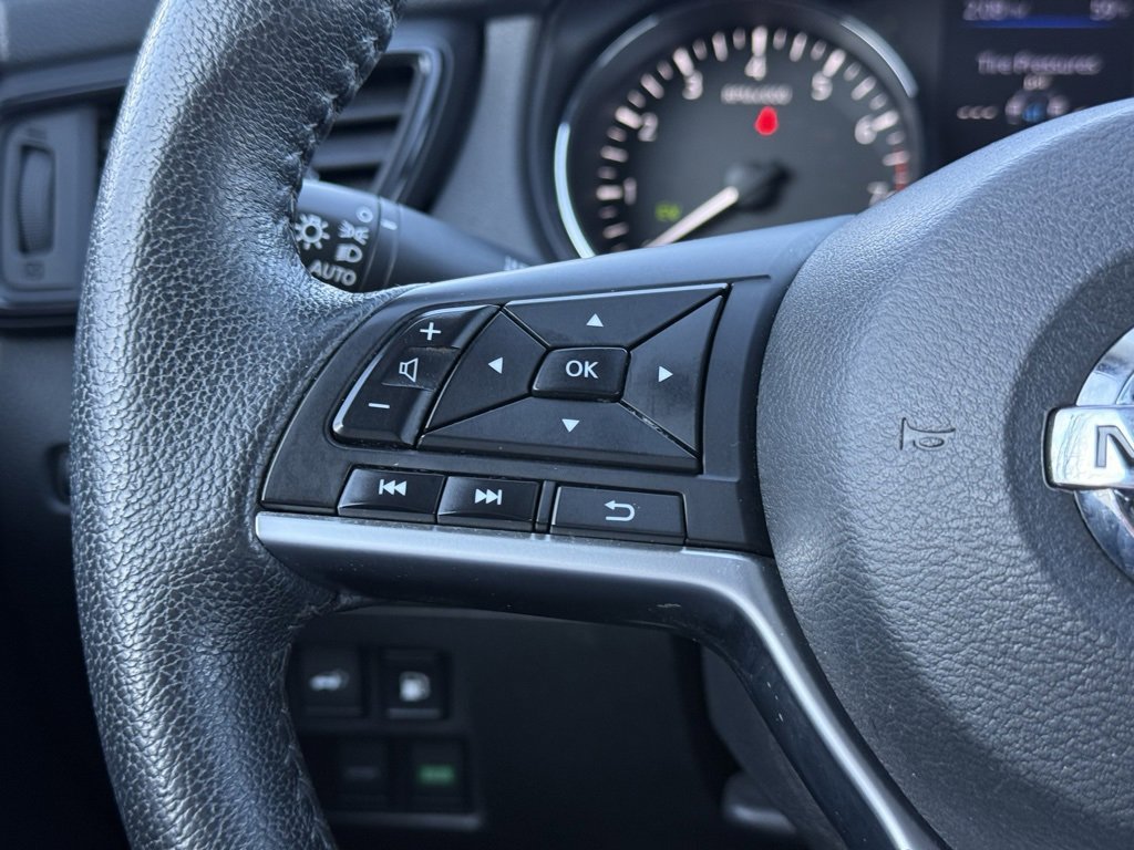 Used 2019 Nissan Rogue SV image 17