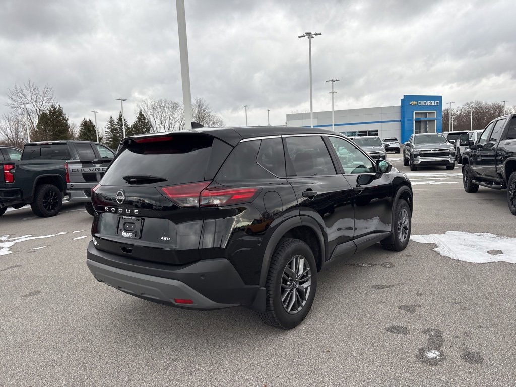 Used 2023 Nissan Rogue S image 5