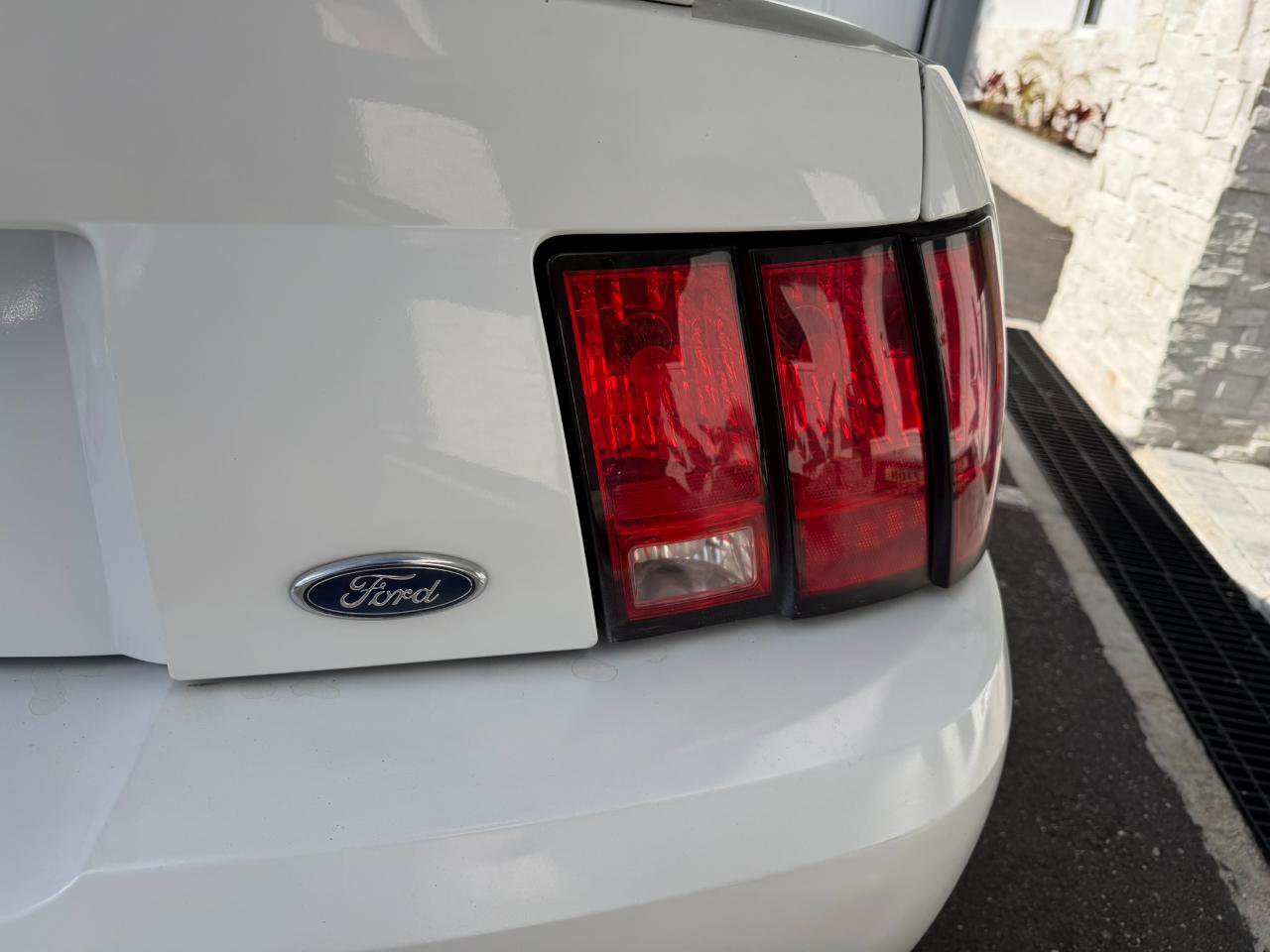 Used 2004 Ford Mustang Convertible RWD image 13