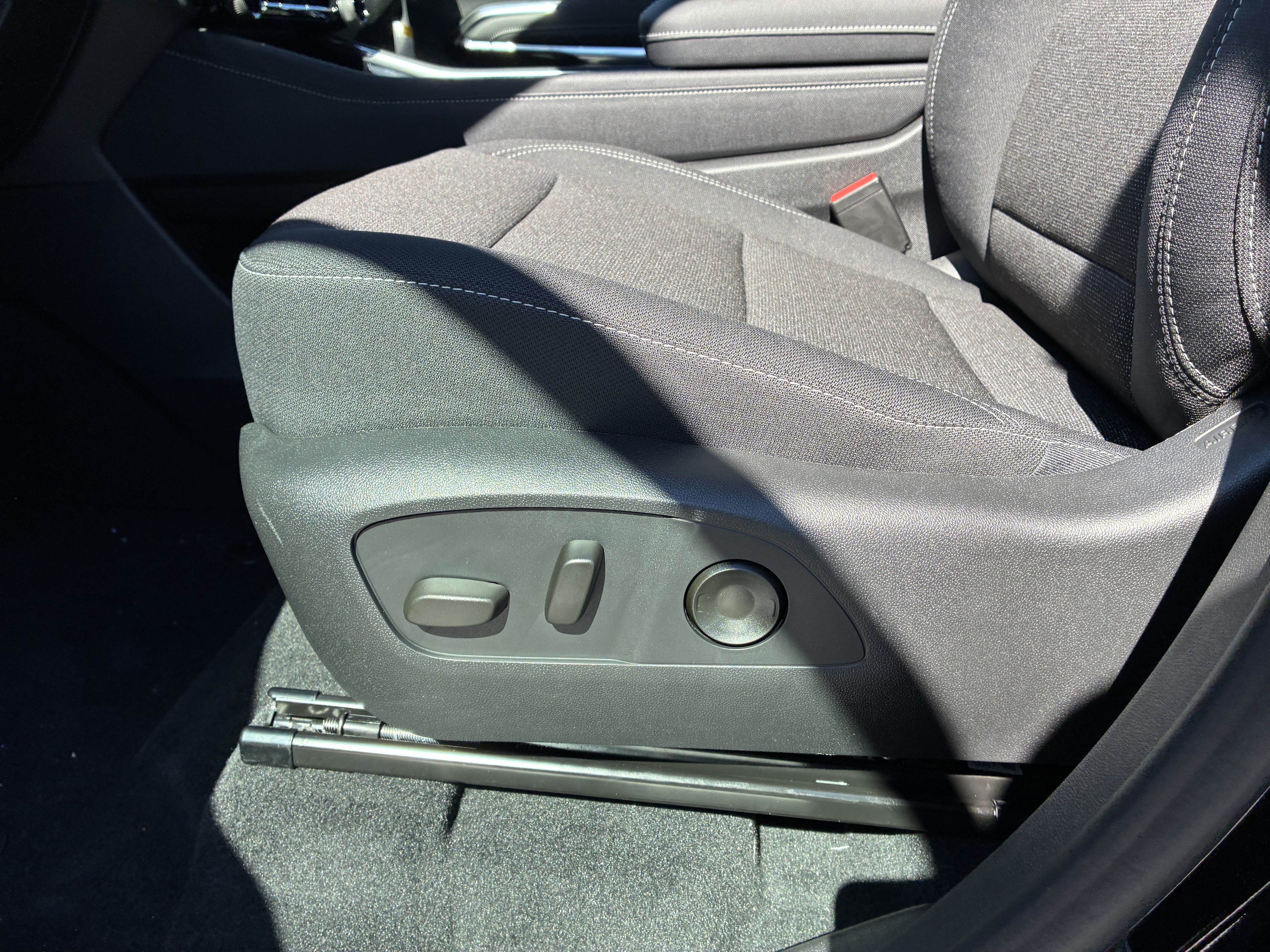 New 2027 Chevrolet Traverse LT FWD image 26