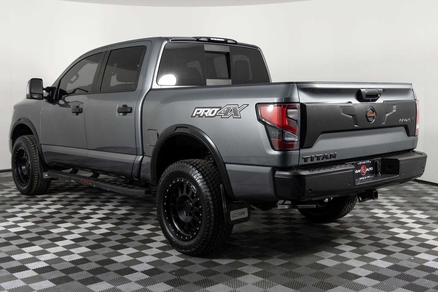Used 2021 Nissan Titan PRO-4X w/ Pro-4x Convenience Package image 4