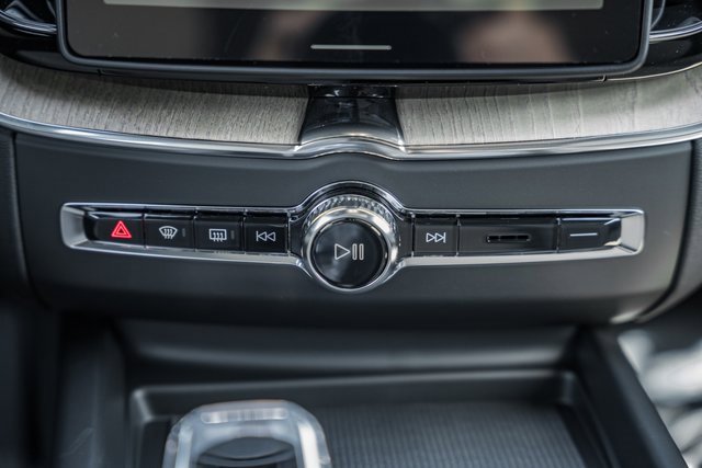 New 2026 Volvo XC60 B5 Plus w/ Protection Package Premier image 22
