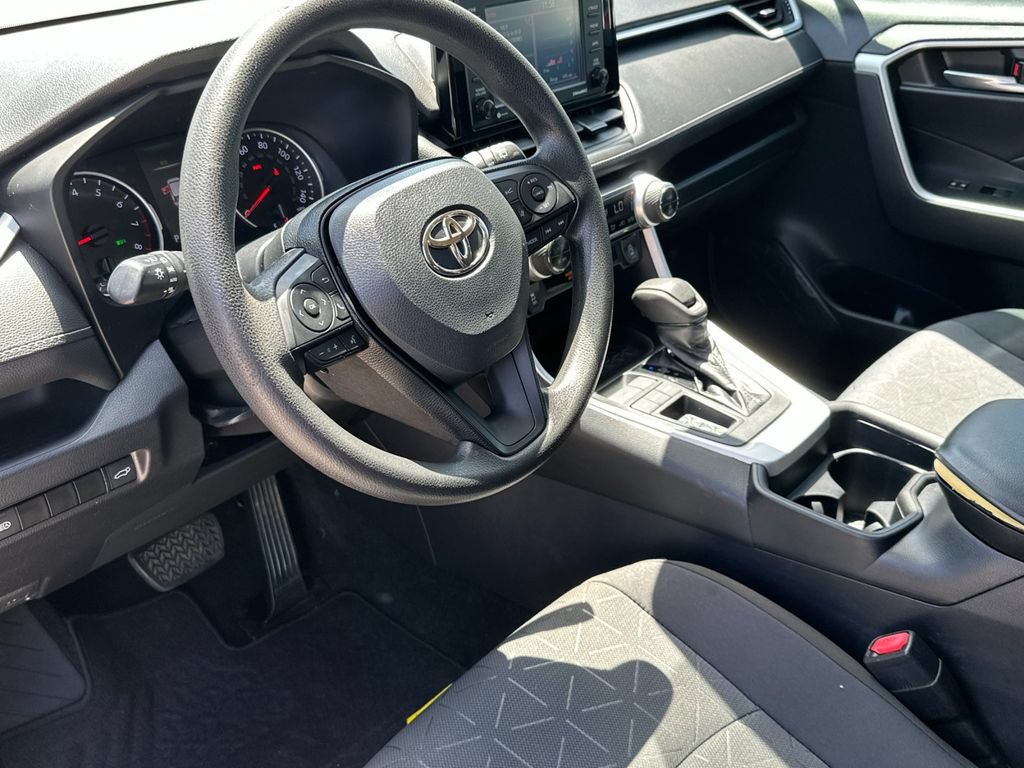 Used 2021 Toyota RAV4 XLE w/ Convenience Package FWD image 10