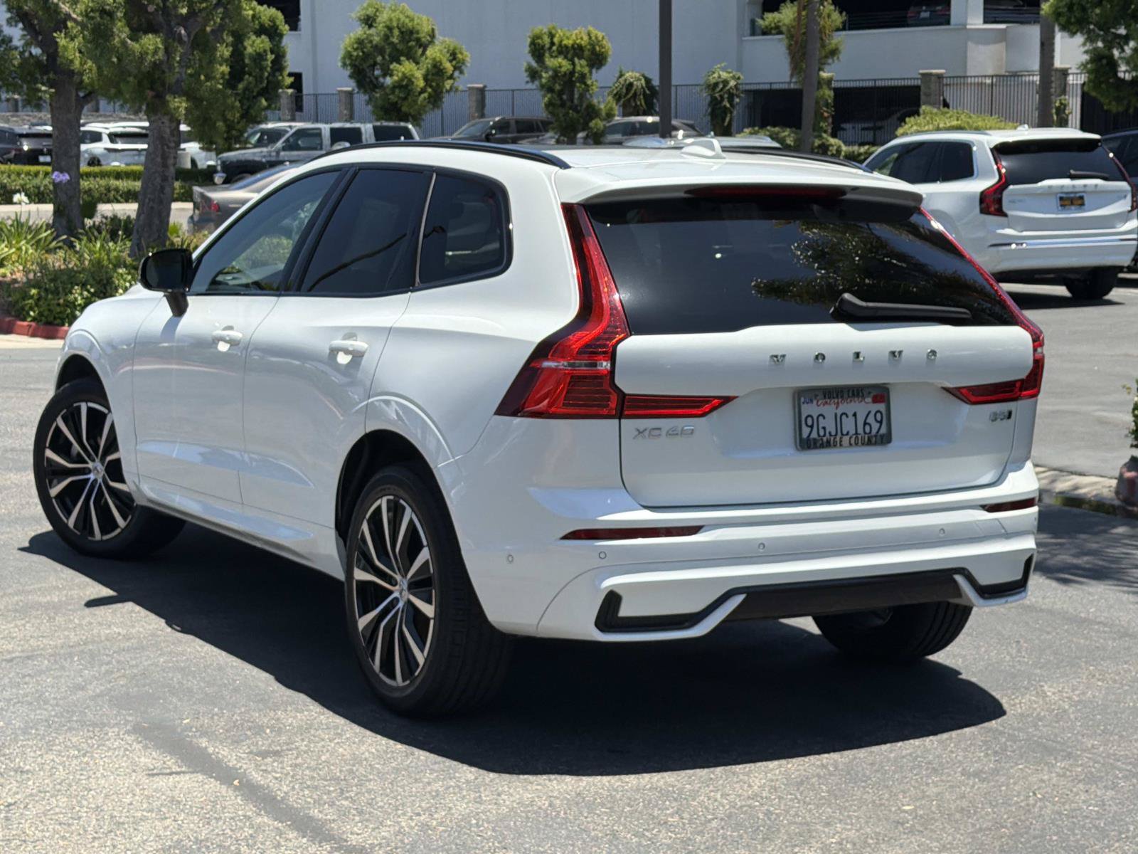 Certified 2023 Volvo XC60 B5 Plus AWD/4WD image 7