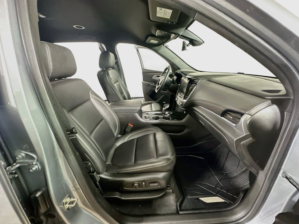 Used 2023 Chevrolet Traverse LT w/ LT Premium Package FWD image 14