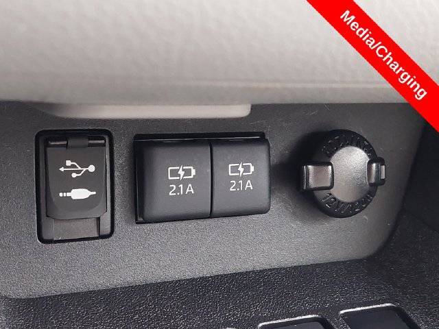 Used 2018 Toyota Highlander XLE AWD/4WD image 32