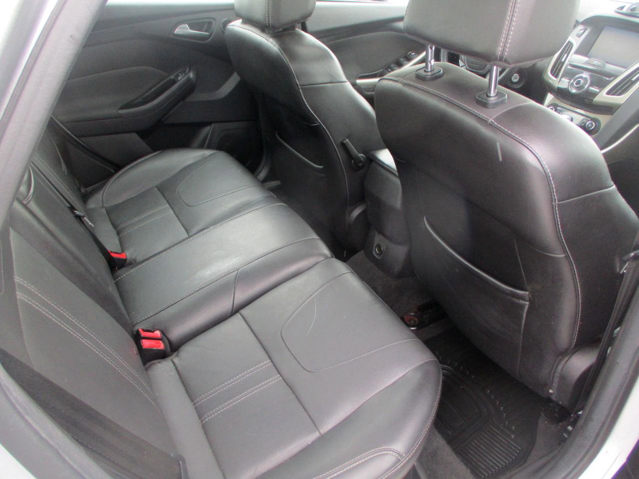 Used 2012 Ford Focus SEL FWD image 9
