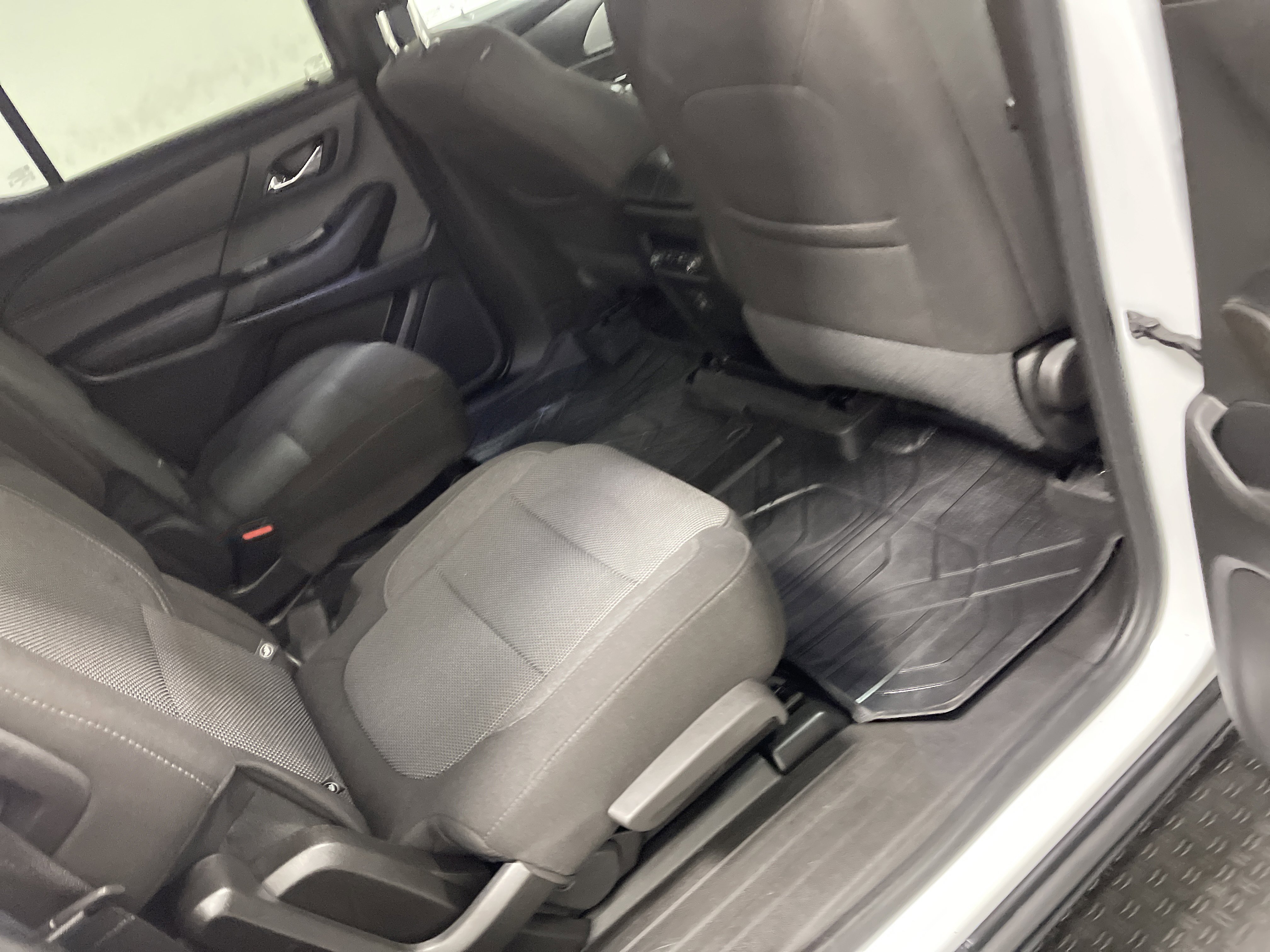 Used 2023 Chevrolet Traverse LT FWD image 22