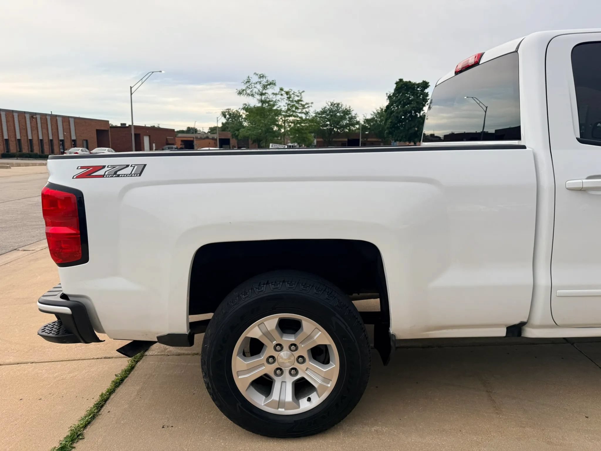 Used 2019 Chevrolet Silverado 1500 LT w/ All Star Edition AWD/4WD image 5