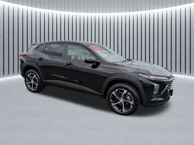 Certified 2025 Chevrolet Trax RS w/ Driver Confidence Package FWD image 2