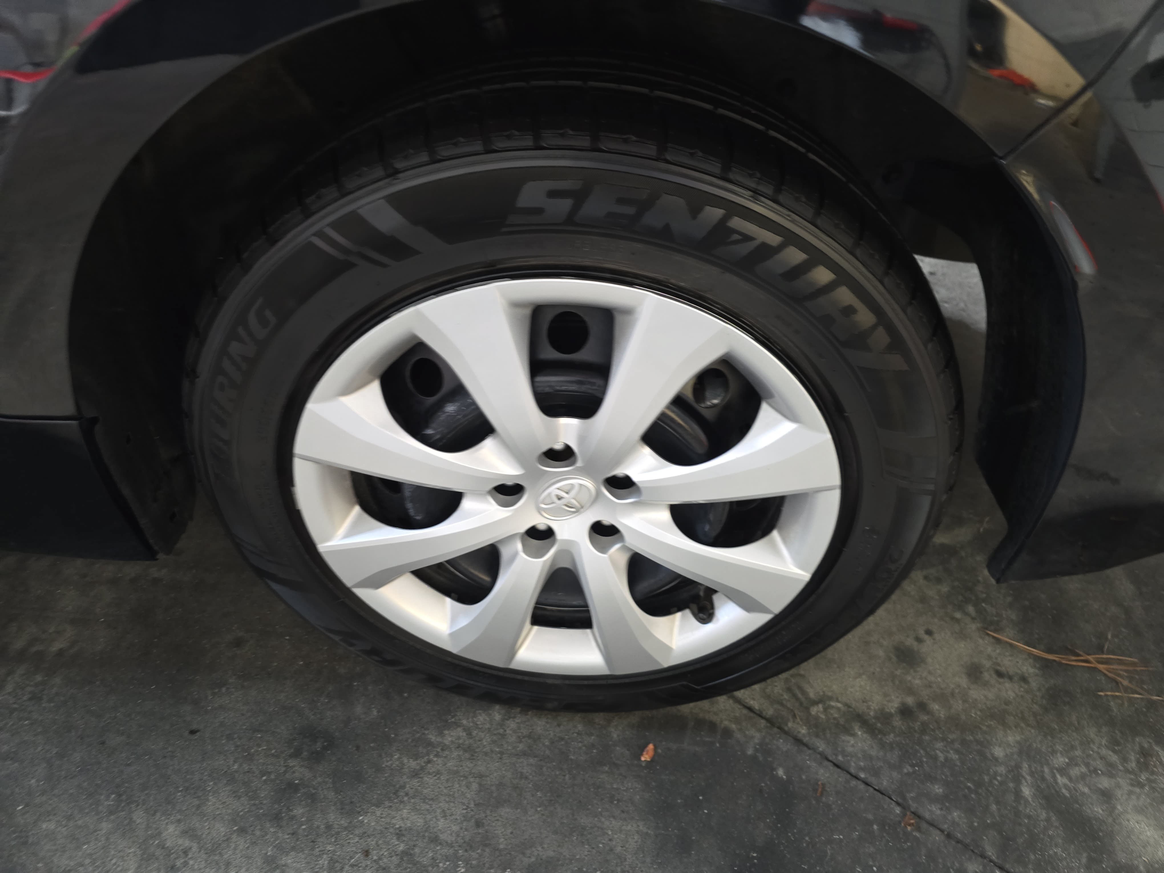 Used 2025 Toyota Corolla LE FWD image 33