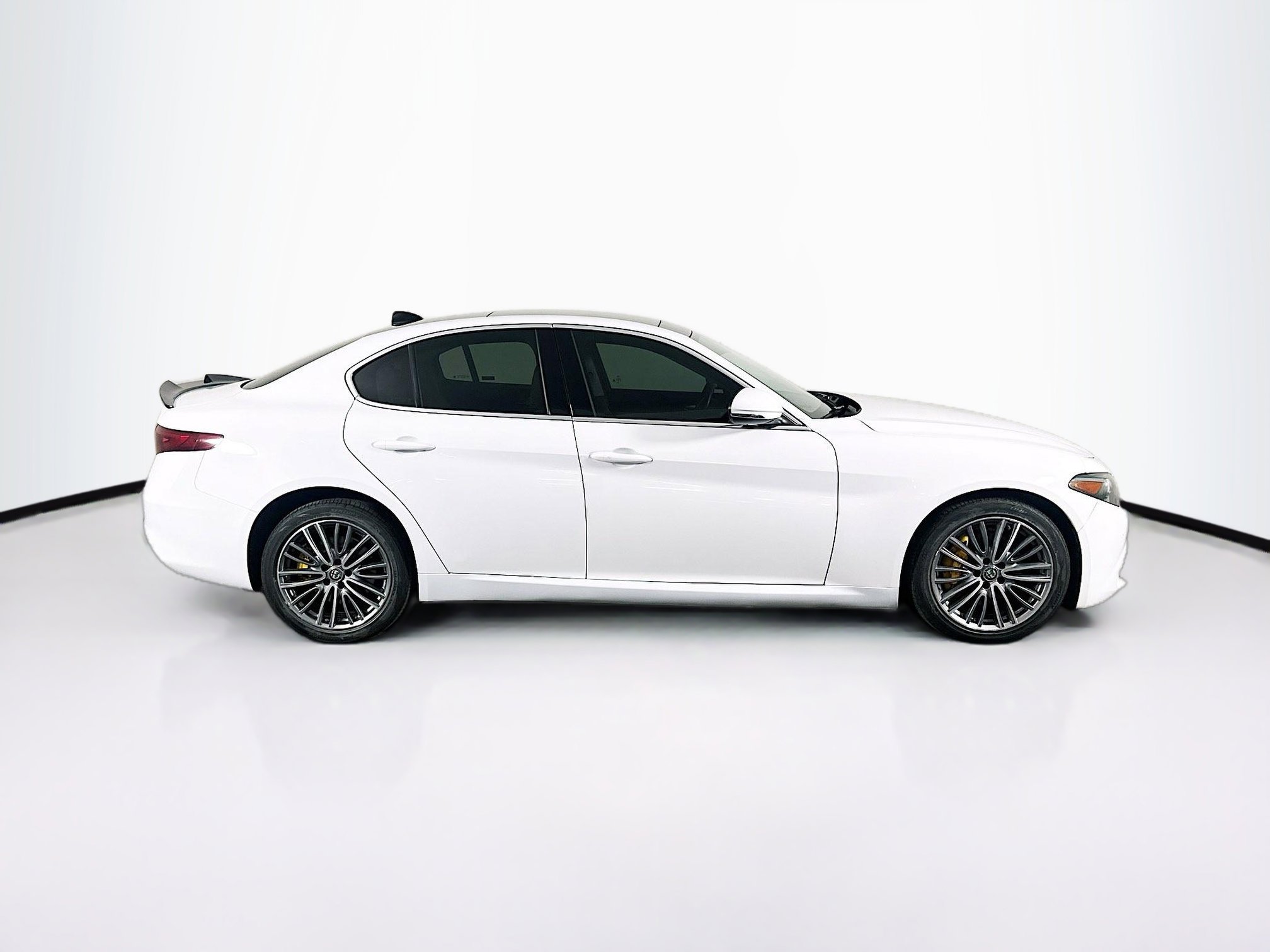 Used 2019 Alfa Romeo Giulia Ti w/ Quick Order Package 22X Lusso image 10