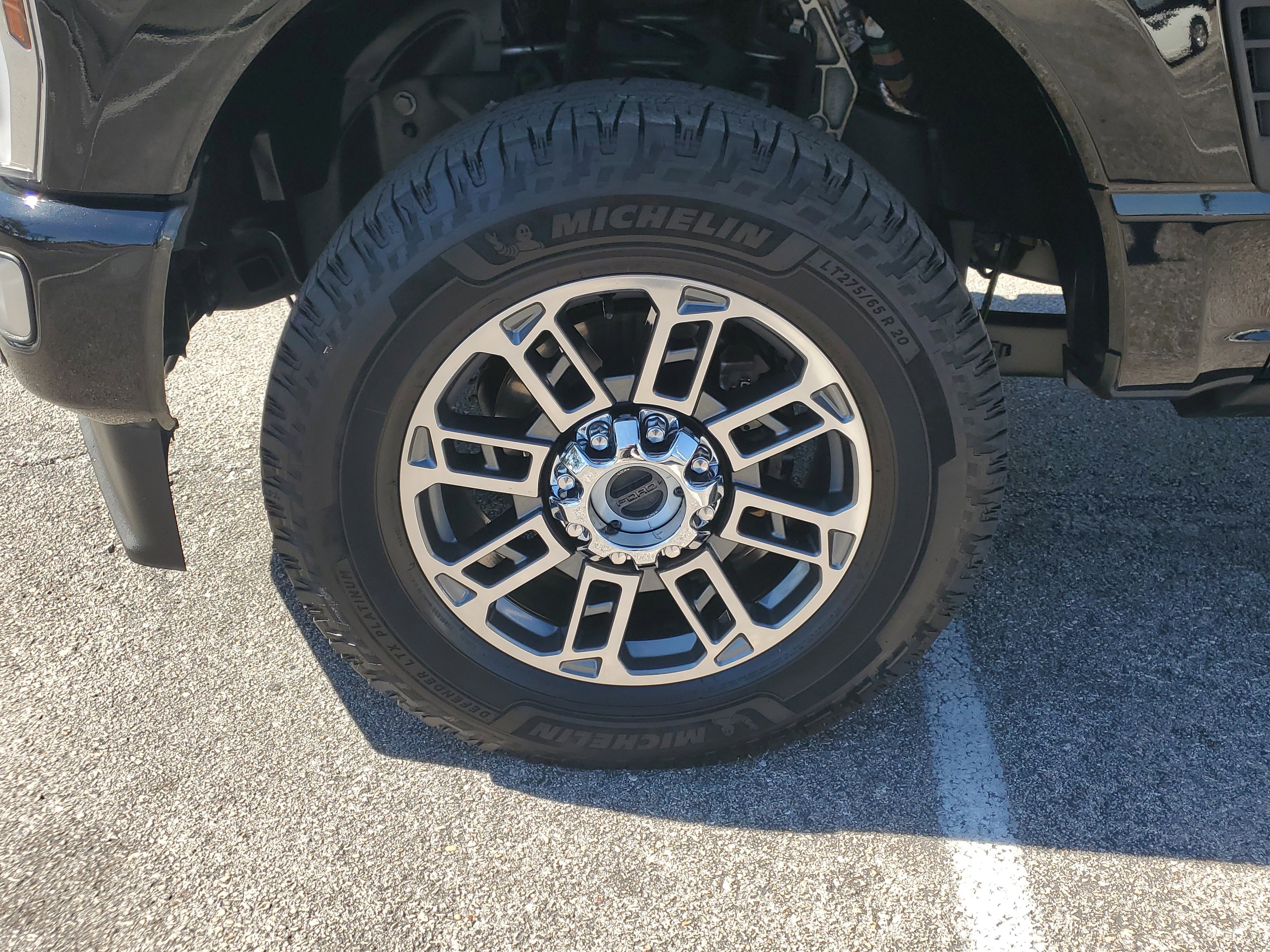 Used 2025 Ford F350 Platinum w/ Platinum Plus Package image 5