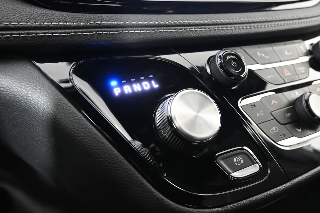 Used 2024 Chrysler Pacifica Touring FWD image 31