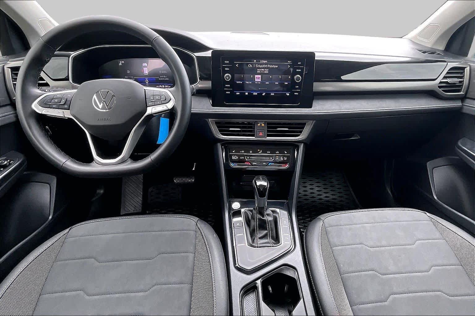 Used 2025 Volkswagen Taos SE FWD image 15
