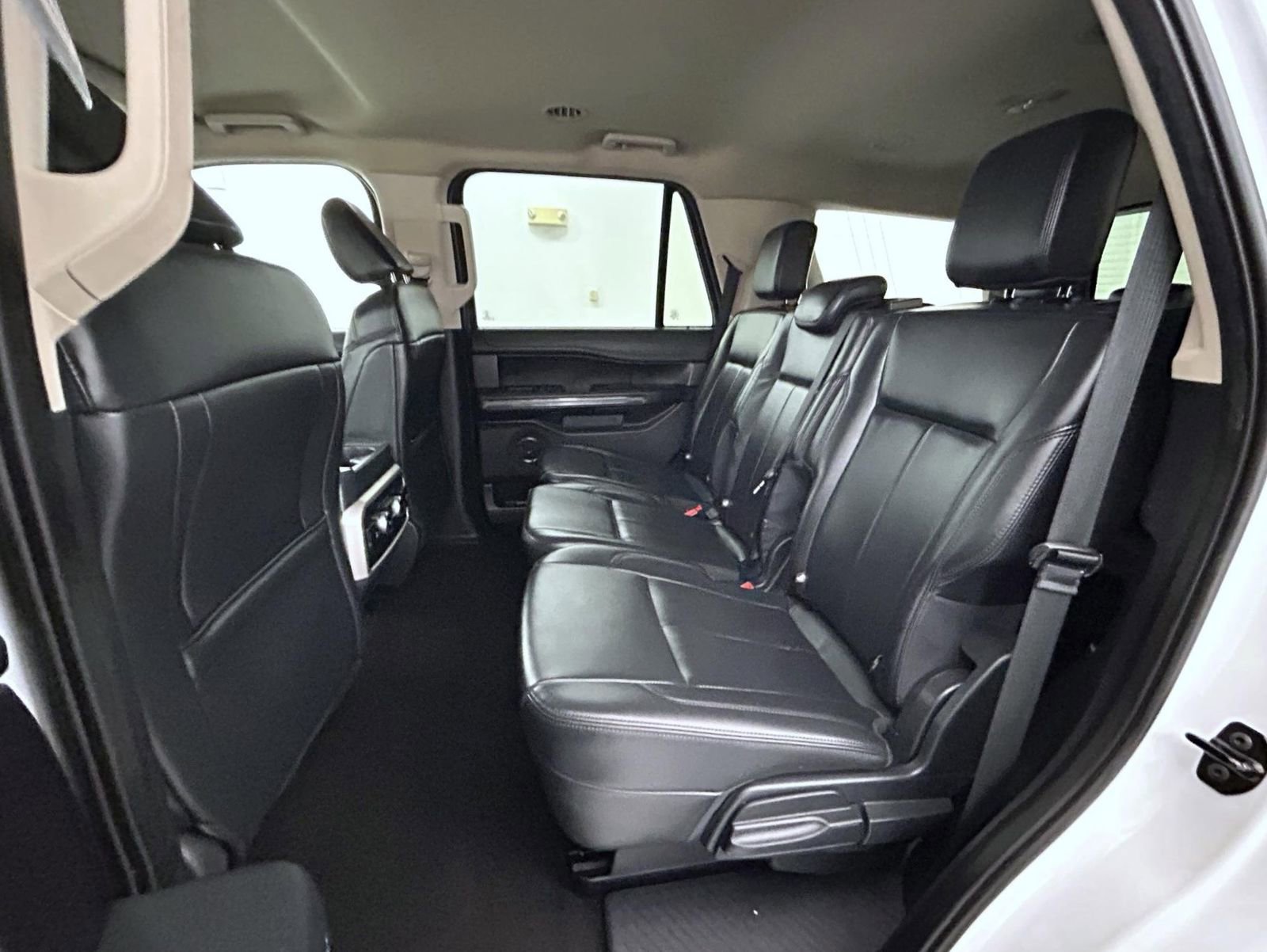 Used 2024 Ford Expedition XLT image 21