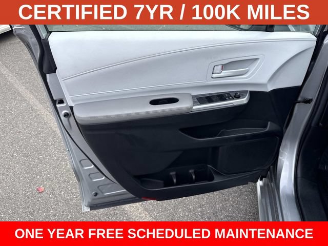 Used 2025 Toyota Sienna LE FWD image 13
