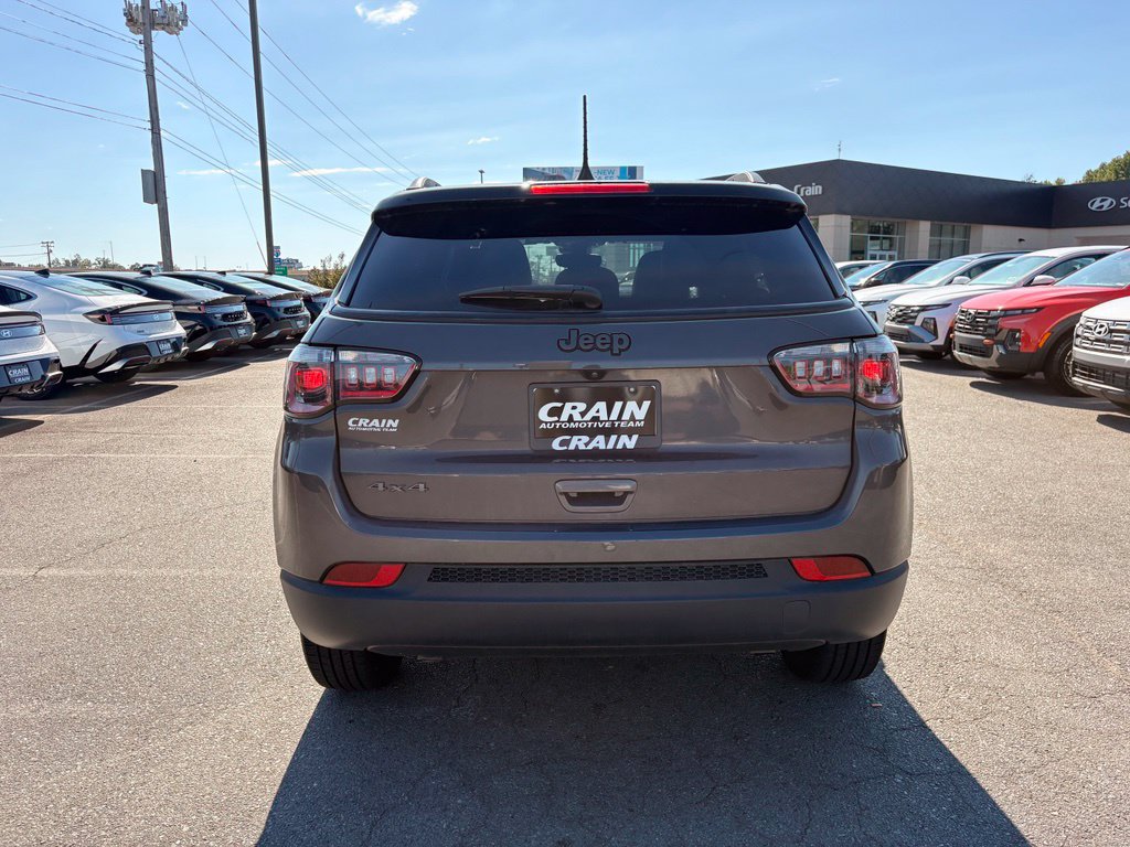 Used 2024 Jeep Compass Latitude w/ Convenience Group AWD/4WD image 6