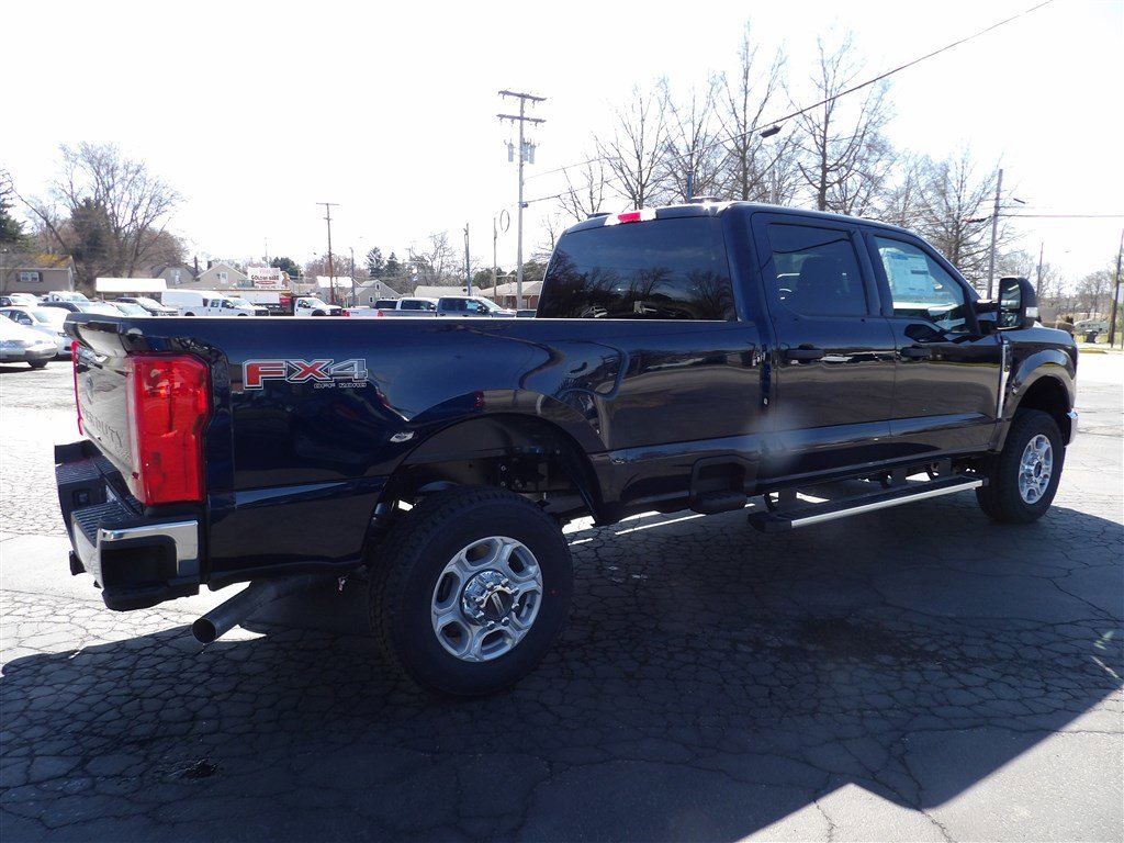 New 2025 Ford F350 XLT w/ FX4 Off-Road Package image 8