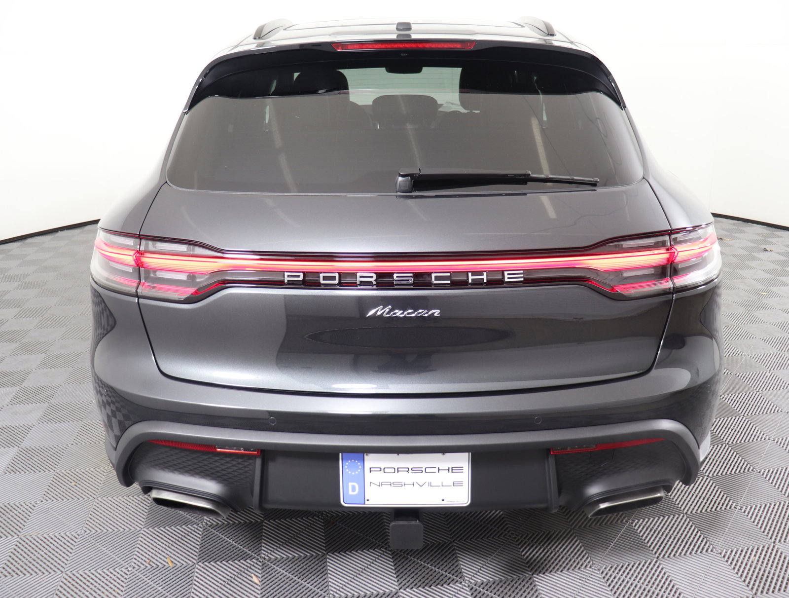Used 2025 Porsche Macan image 9