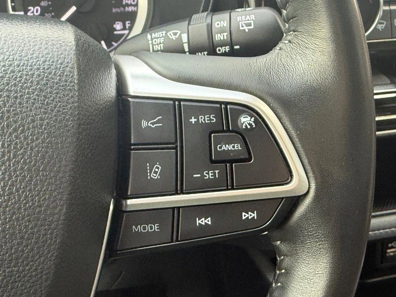 Used 2024 Toyota Highlander LE image 23