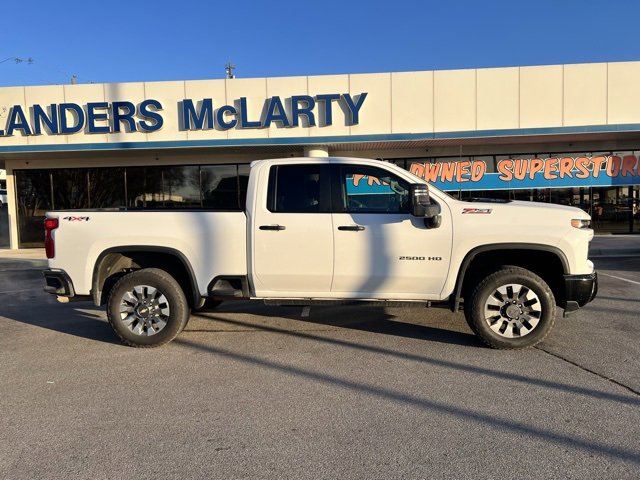 Used 2025 Chevrolet Silverado 2500 Custom w/ Custom Value Package image 3