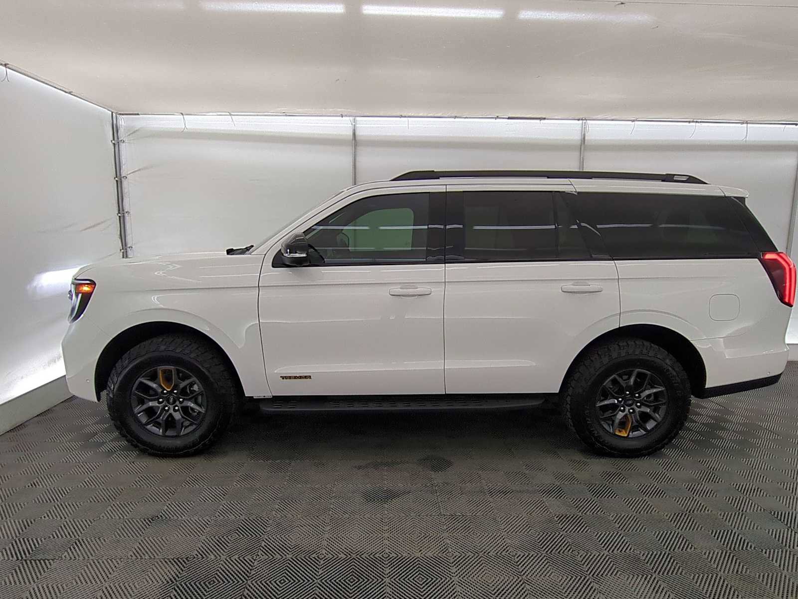 Used 2025 Ford Expedition Tremor AWD/4WD image 3