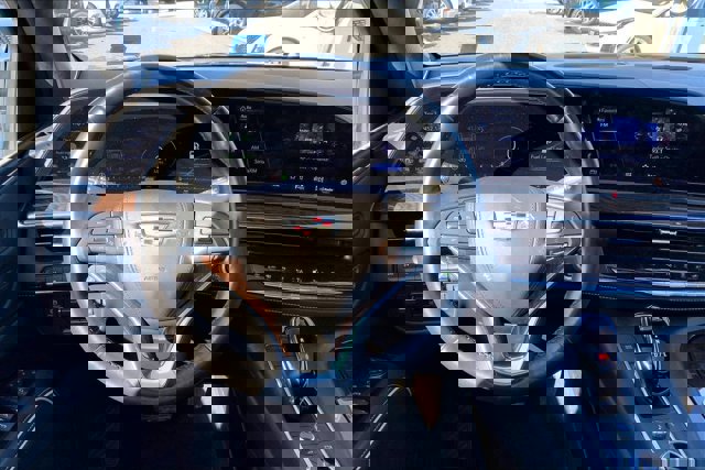 Used 2022 Cadillac Escalade ESV Sport Platinum w/ LPO, ONYX Package image 4