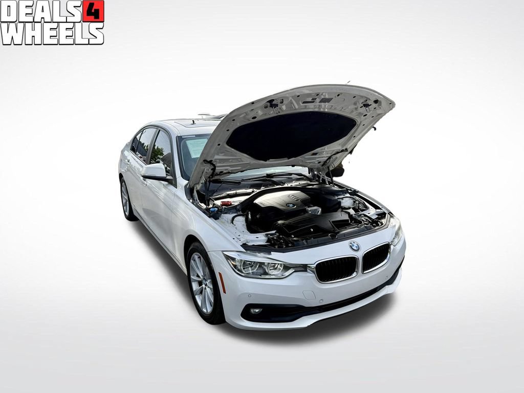 Used 2018 BMW 320i Sedan RWD image 4