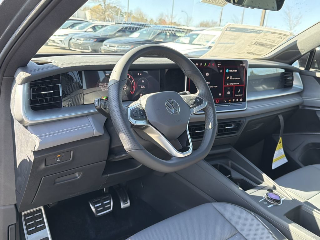New 2026 Volkswagen Tiguan SE R-Line FWD image 10