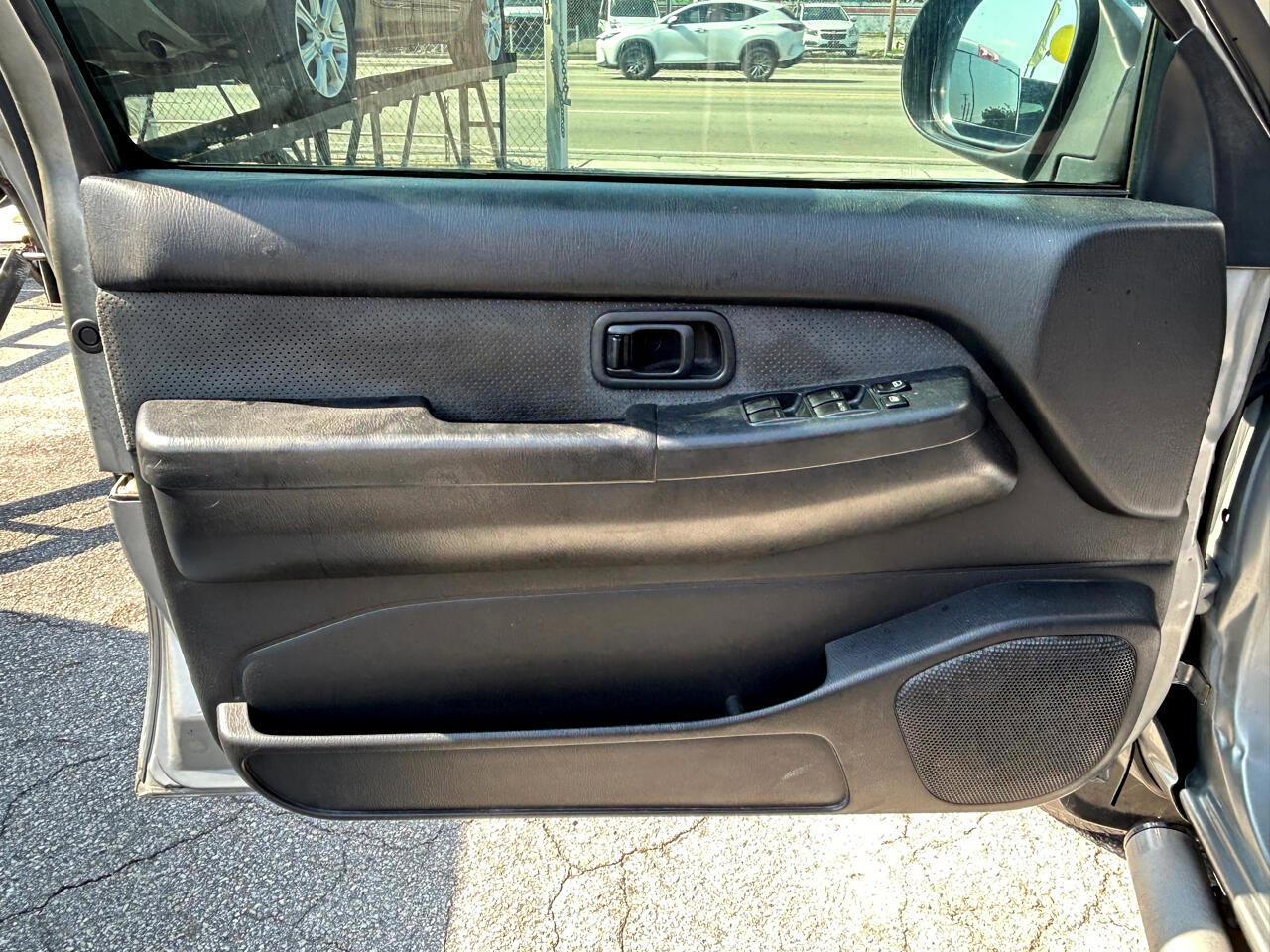 Used 2001 Nissan Pathfinder SE image 8