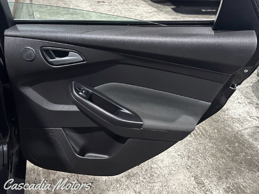 Used 2013 Ford Focus Titanium w/ Titanium Handling Pkg image 21
