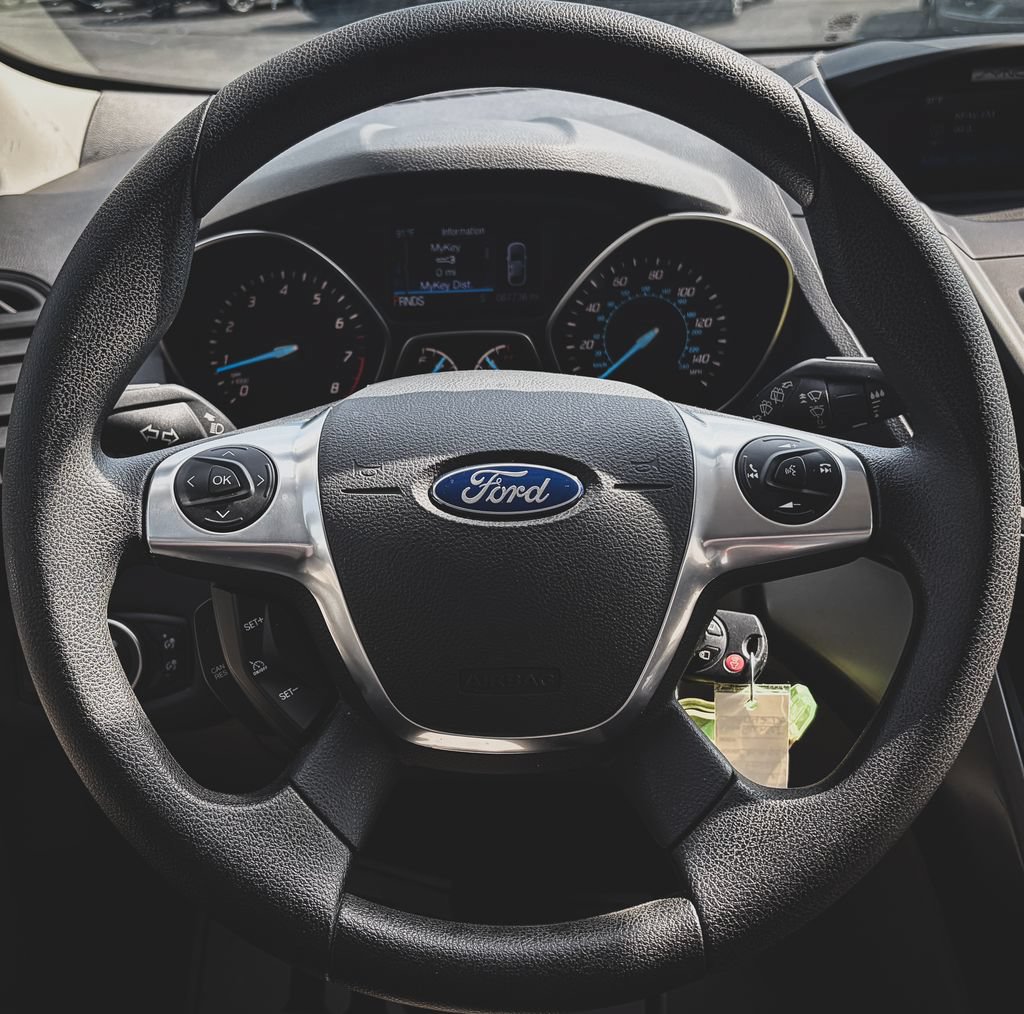 Used 2016 Ford Escape SE FWD image 9