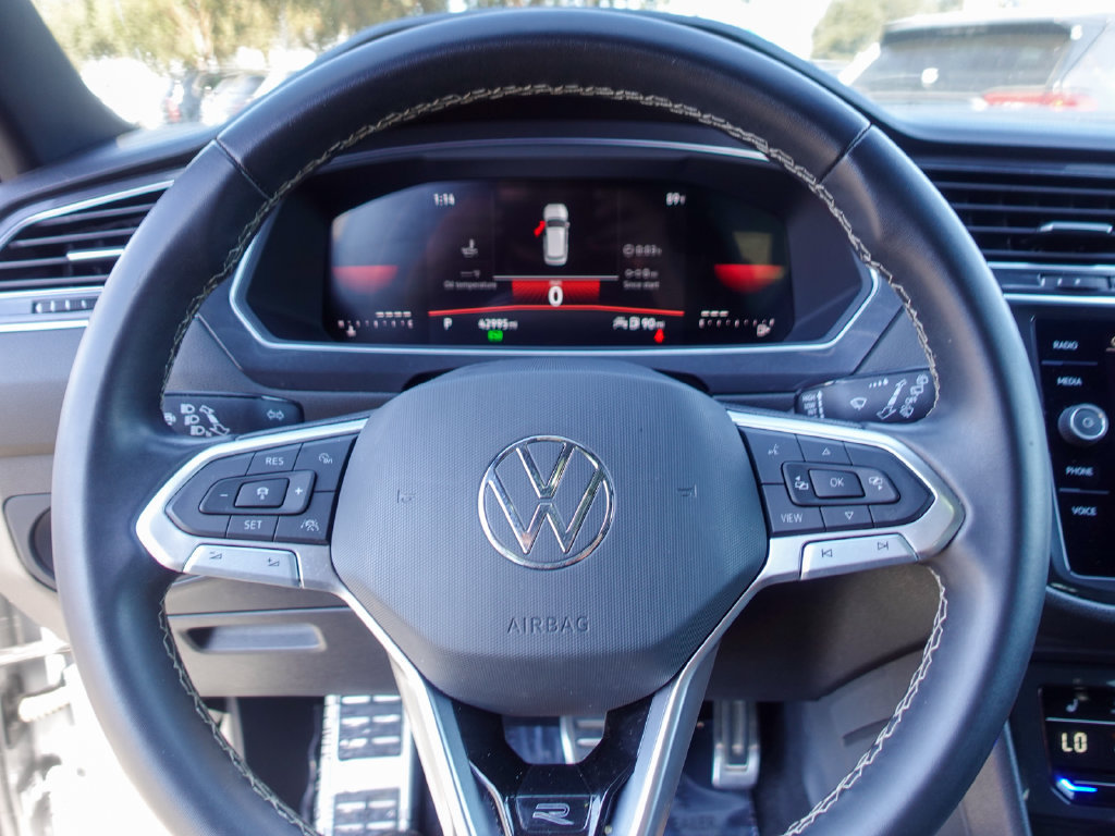 Used 2023 Volkswagen Tiguan SE R-Line FWD image 12