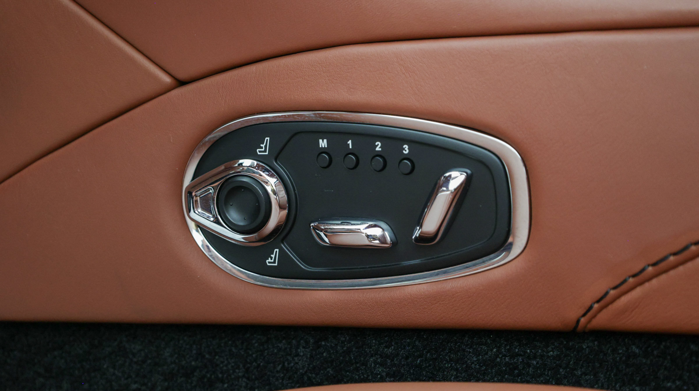 Used 2019 Aston Martin DBS Superleggera RWD image 52