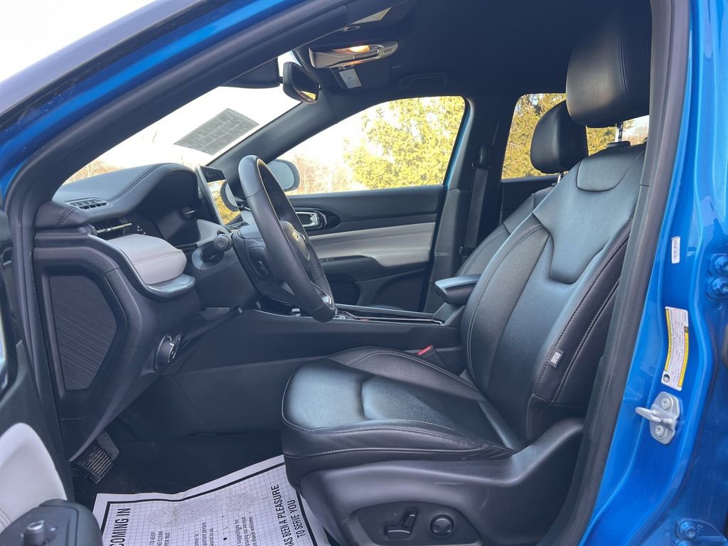 Used 2025 Jeep Compass Limited image 11