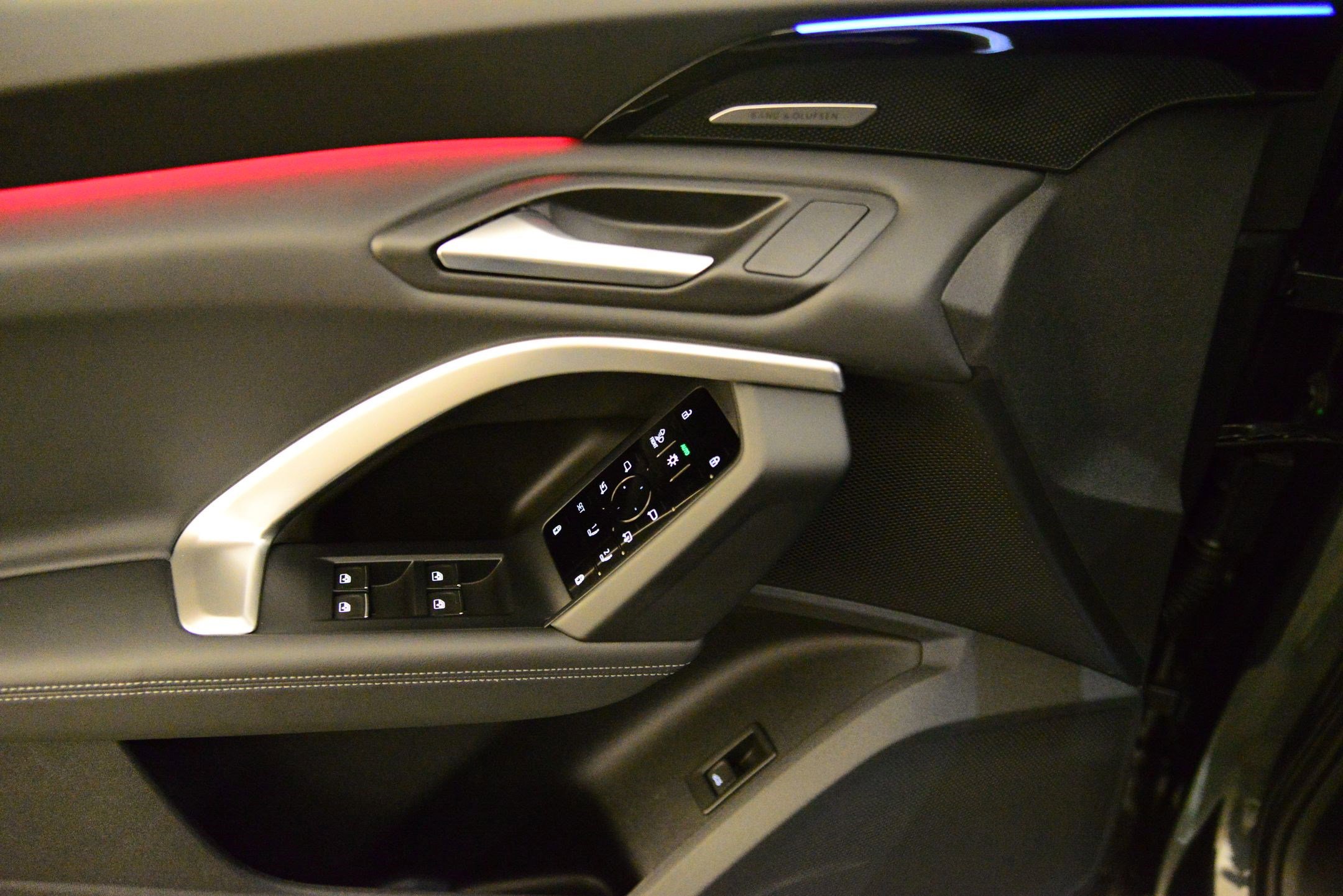 Certified 2025 Audi Q5 Prestige image 9