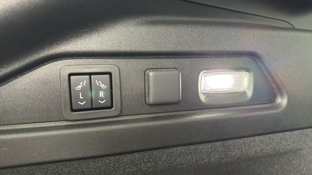 Used 2025 Cadillac Lyriq Sport AWD/4WD image 14