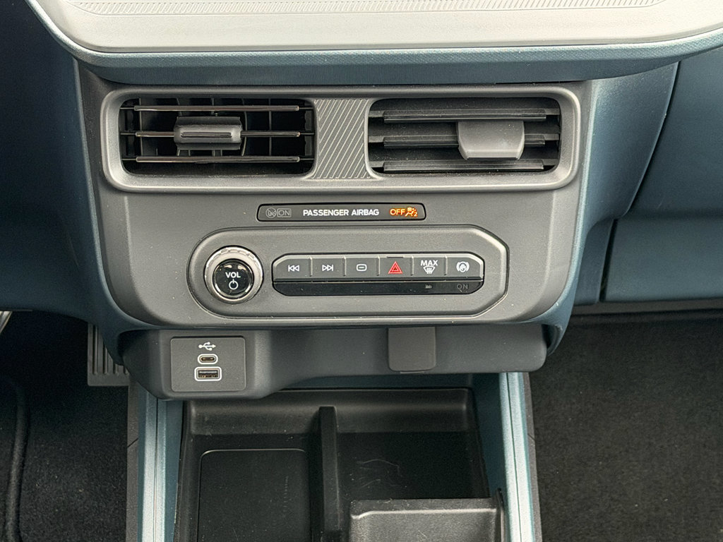 Certified 2025 Ford Maverick XL FWD image 11