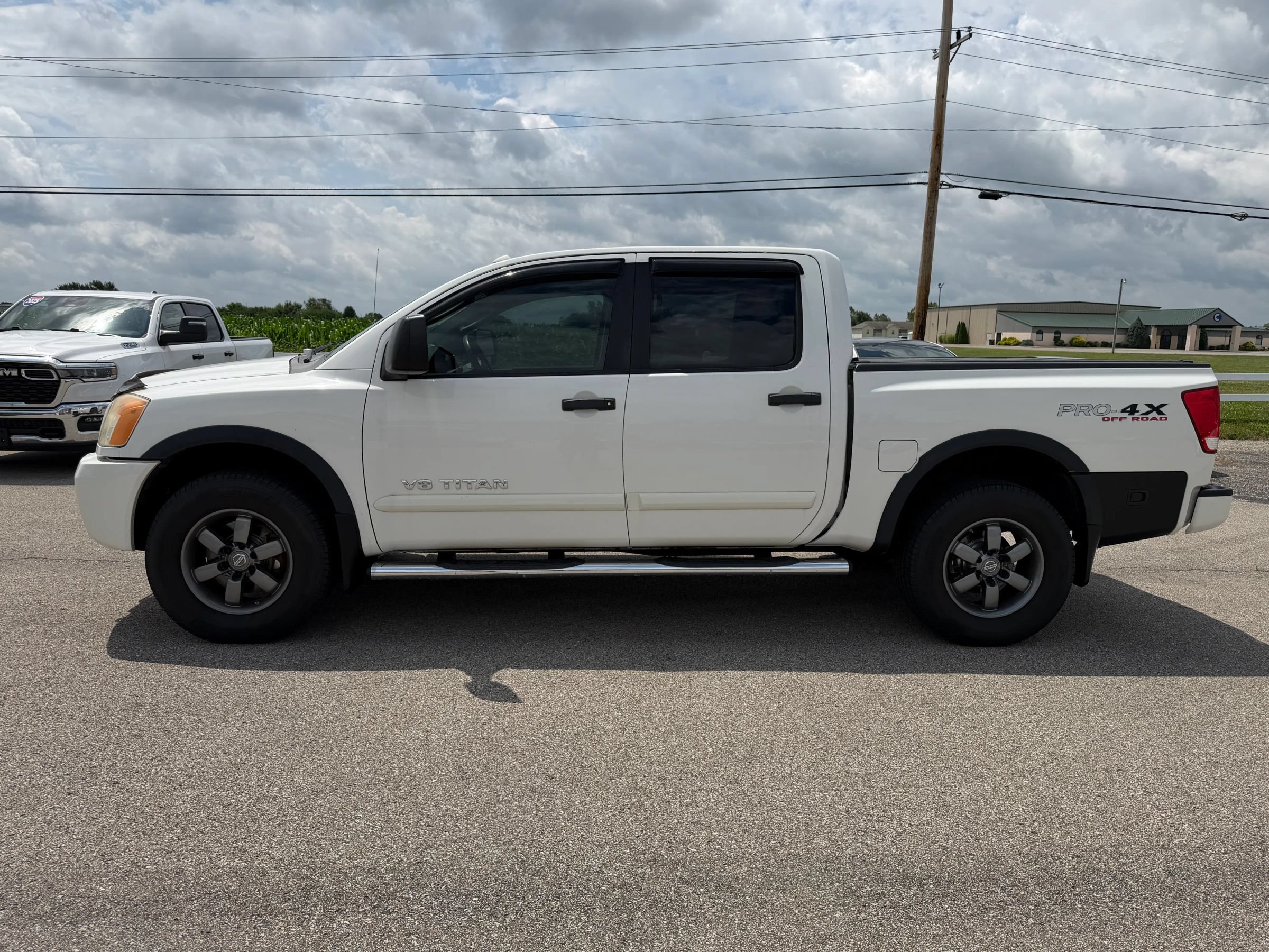 Used 2011 Nissan Titan 4x4 Crew Cab image 1