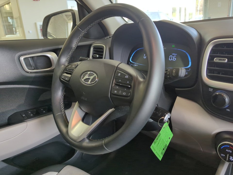 Used 2023 Hyundai Venue SEL image 38